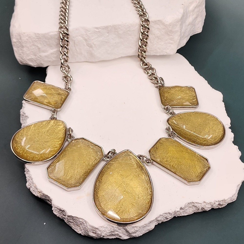 New York & Co. Gold Fiber Resin Bib Statement Necklace Silver Tone Chunky Modern